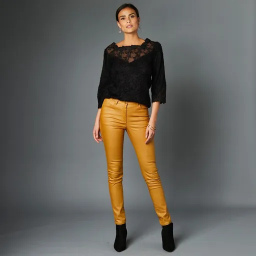 Pantaloni subțiri cu efect lucios