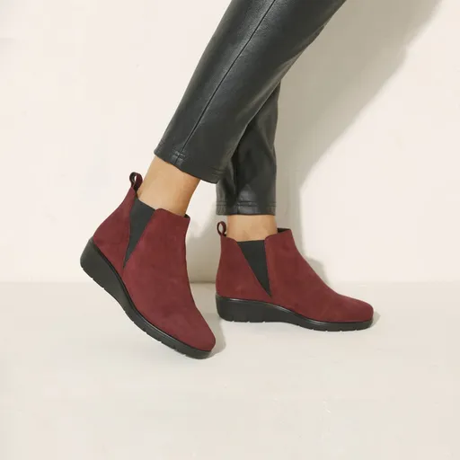 Ghete din piele cu talpă plată, confecționate din piele flexibilă LWG