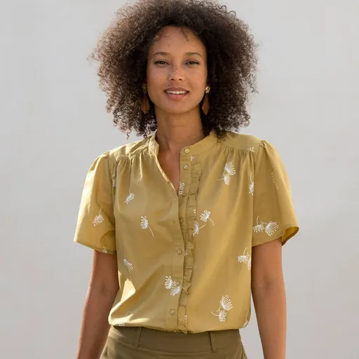 Bluză cu mâneci scurte, volan și imprimeu