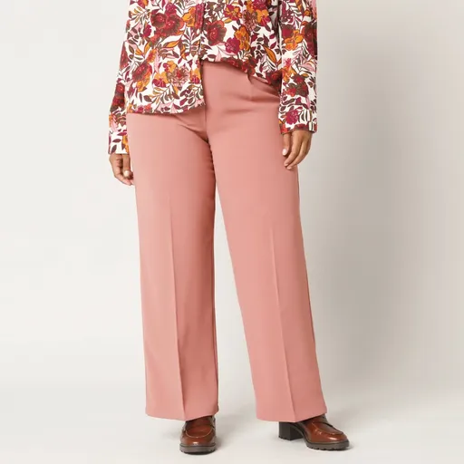 Pantaloni largi care curg