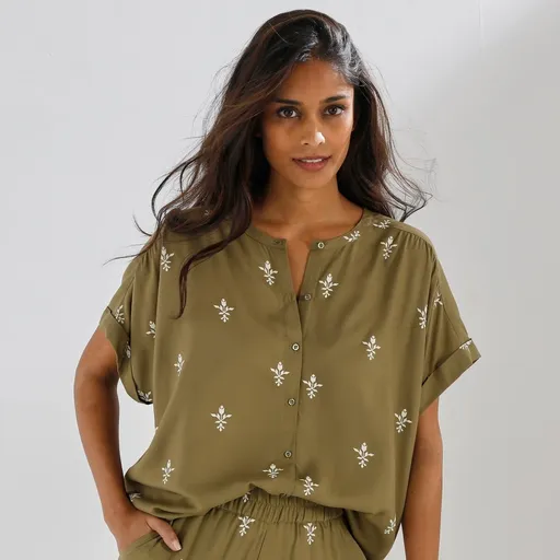 Bluză cu nasturi, mâneci scurte și imprimeu etnic