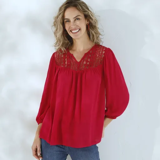 Bluză din crep de culoare solidă cu macramé și mâneci 3/4