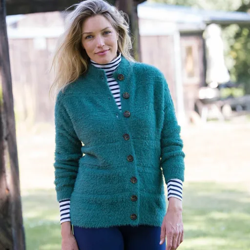 Pulover cu nasturi jos, tricotat cu grămadă