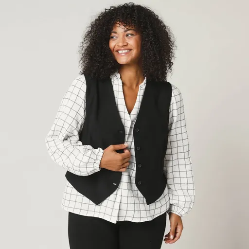 Vestă cu nasturi și croială clasică