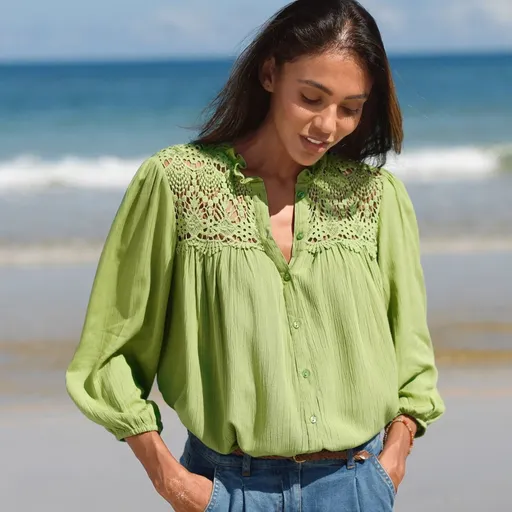 Bluză din crep cu macrame și mâneci 7/8