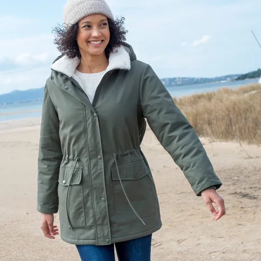 Parka cu glugă si căptuseală din sherpa