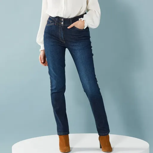 Pantaloni drepți pentru o siluetă mai mică