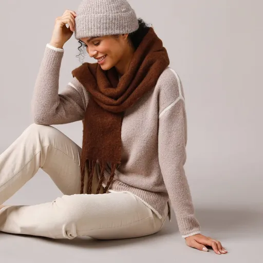 Pulover prelungit cu ornamente contrastante