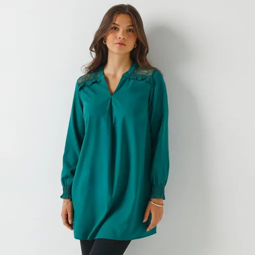 Tunică monocromatică cu dantelă pe umeri și mâneci lungi