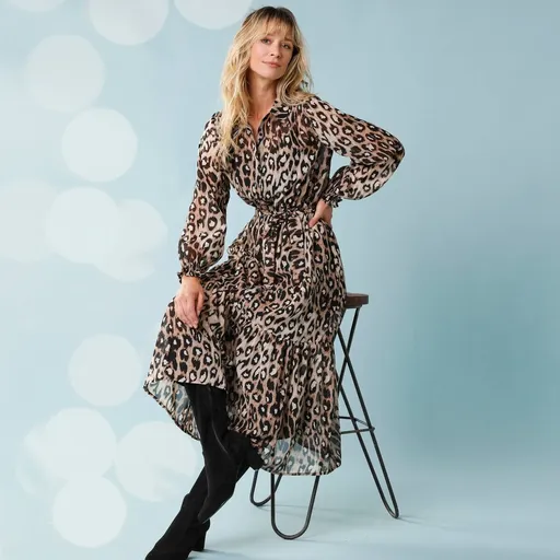 Rochie lungă cu imprimeu animal, pentru o siluetă mai subțire