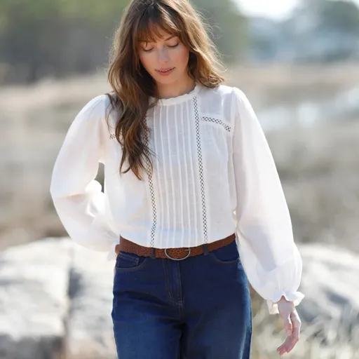 Bluză cu broderie și macrameu