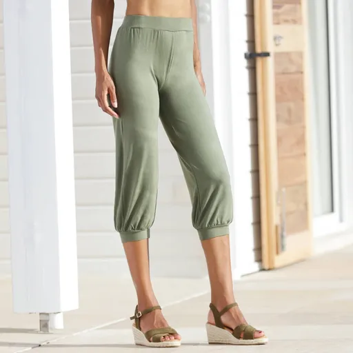 Pantaloni 3/4 terminați cu tiv elastic