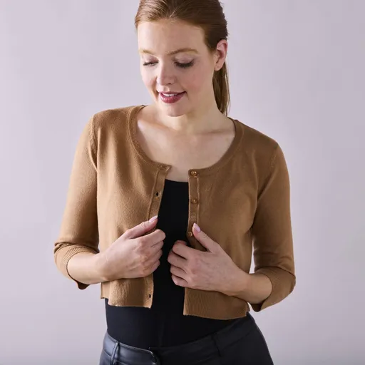 Bolero tricotat cu nasturi, cu mâneci 3/4