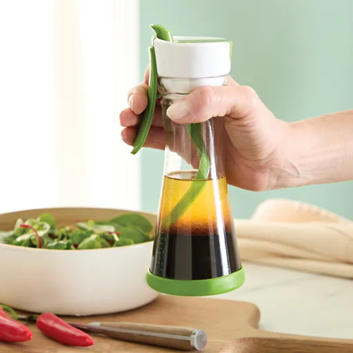 Blender mecanic pentru sosuri de salată