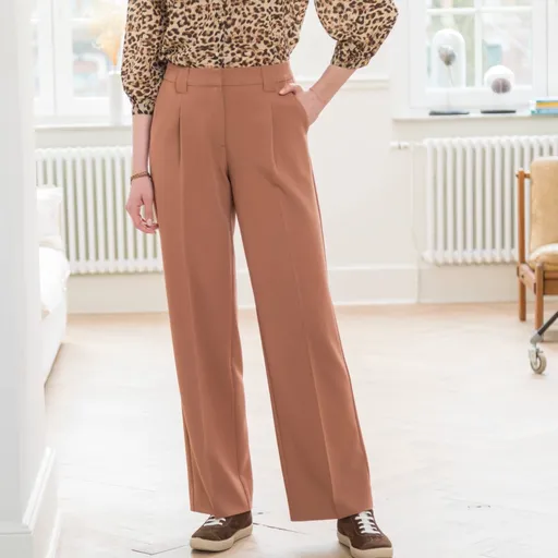 Pantaloni largi, lejeri