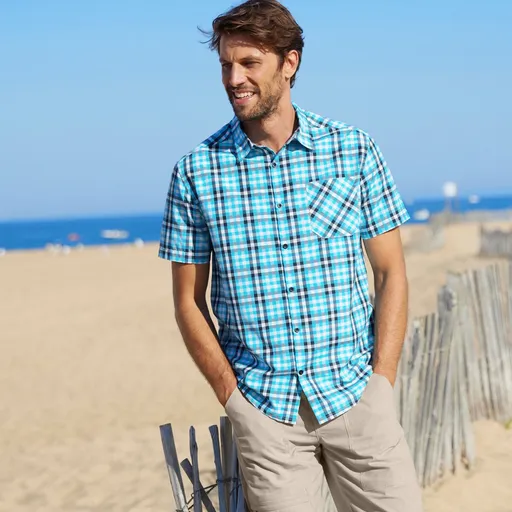 Cămașă în carouri cu mâneci scurte, cu un motiv de cuburi mici