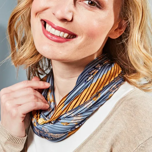 Eșarfă plisată cu închidere magnetică