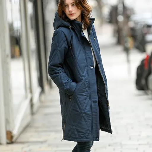 Jacheta lungă matlasată cu glugă