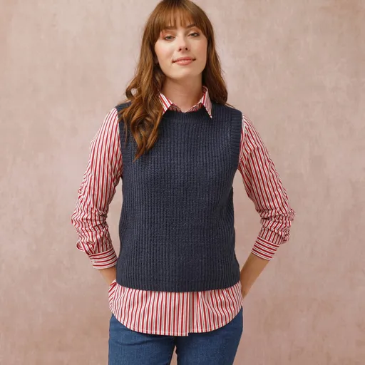 Vestă simplă tricotată cu decolteu rotund