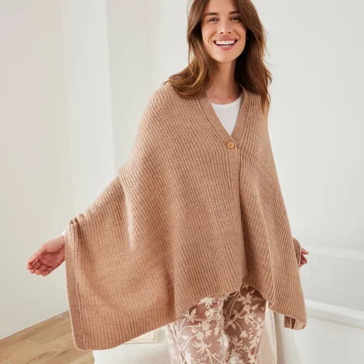 Poncho tricotat cu model simplu