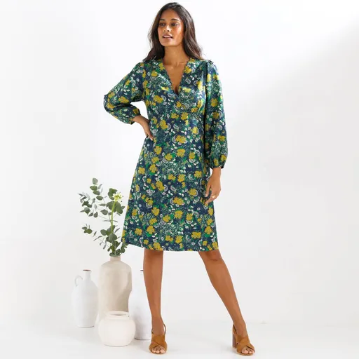 Rochie scurtă cu decolteu încrucișat și imprimeu