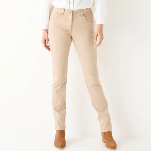 Pantaloni drepți, pentru o siluetă mai mică