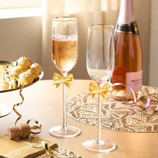 2 pahare de șampanie