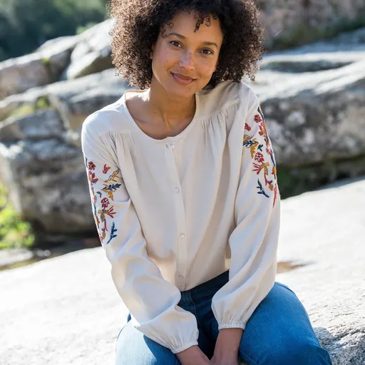 Bluză de culoare solidă cu broderie și nasturi