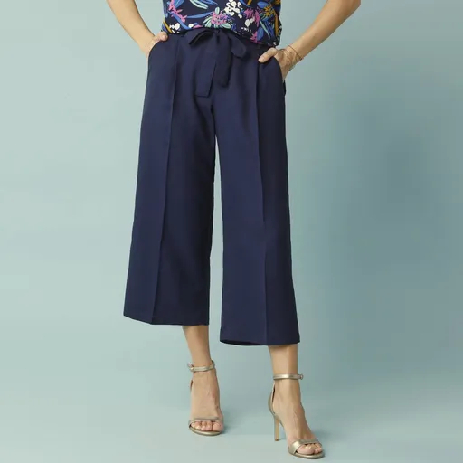 Pantaloni largi 7/8 cu talie elastică și curea, pentru siluete mai mici