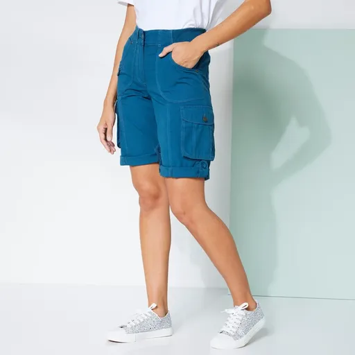 Bermuda cu buzunare și picioare evazate