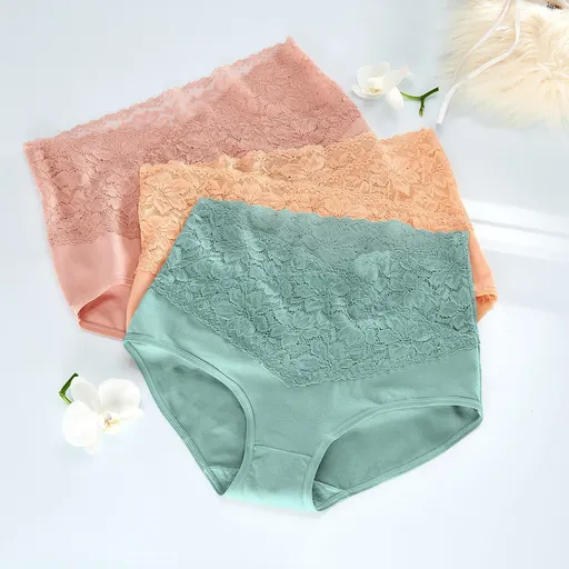 3 chiloți din dantelă