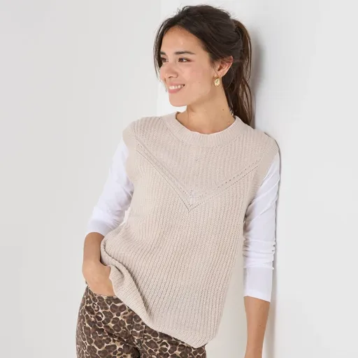 Vestă simplă tricotată cu broderie