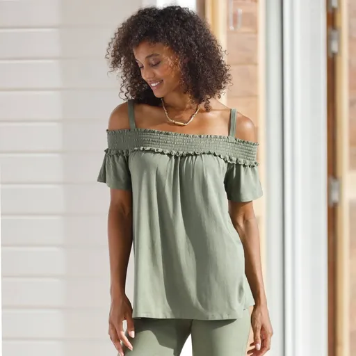 Cămașă de culoare solidă, cu umerii la vedere și cu franjuri