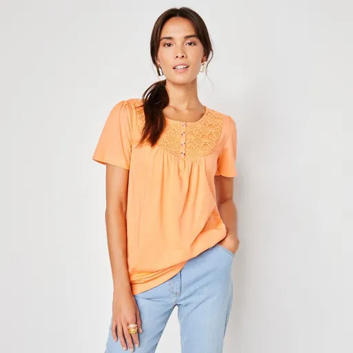 Tricou cu macrameu și mâneci scurte