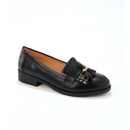 Mocasini cu nituri și franjuri