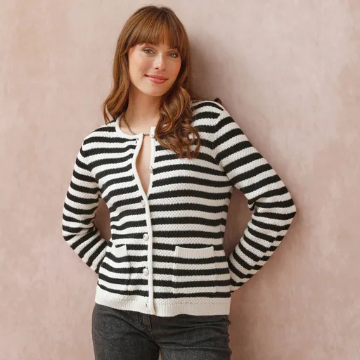 Pulover cu nasturi, cu dungi