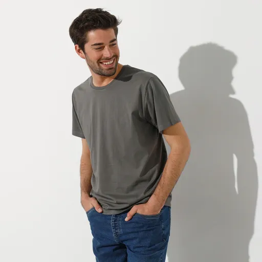 Tricou cu guler rotund și mâneci scurte