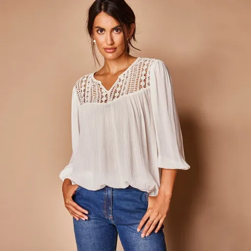 Bluză macrameu cu mâneci 3/4