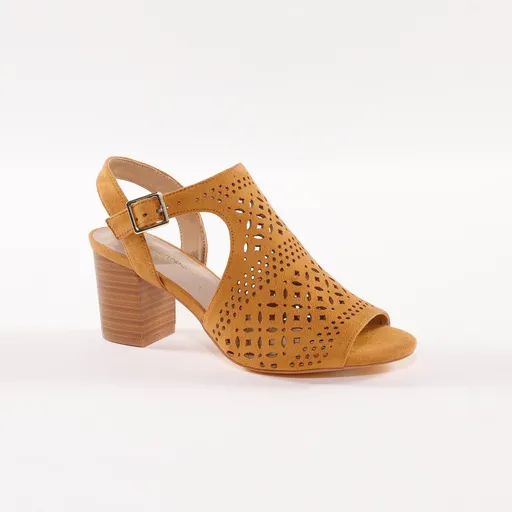 Sandale cu vârf decupat