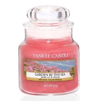 Yankee Candle Lumânare aromatică Classic mică Garden By The Sea 104 g