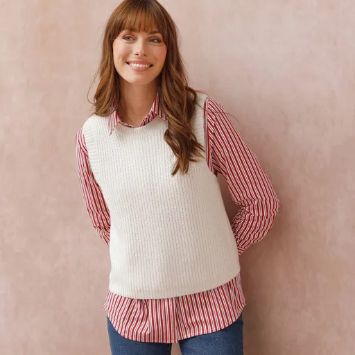 Vestă simplă tricotată cu decolteu rotund