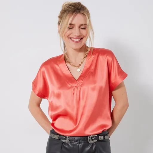 Bluză din satin cu decolteu în V