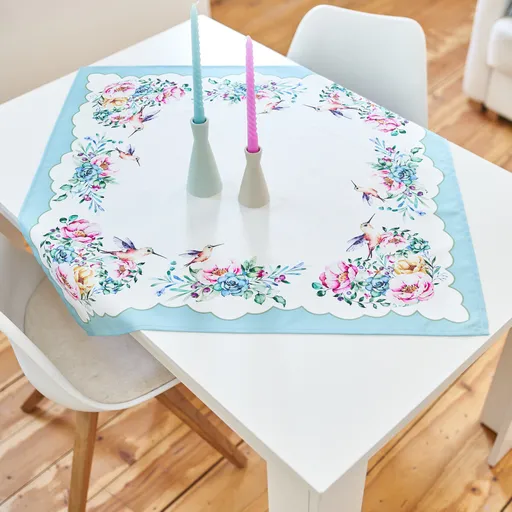 Față de masă cu flori