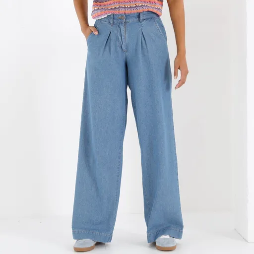 Blugi largi și aerisiți