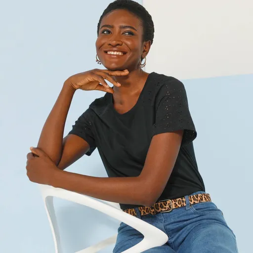 Tricou cu decolteu rotund, mâneci scurte și madeira