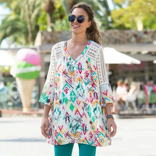 Tunică largă cu macrameu și imprimeu