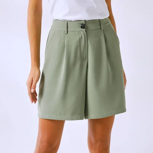 Pantaloni scurți largi care curg