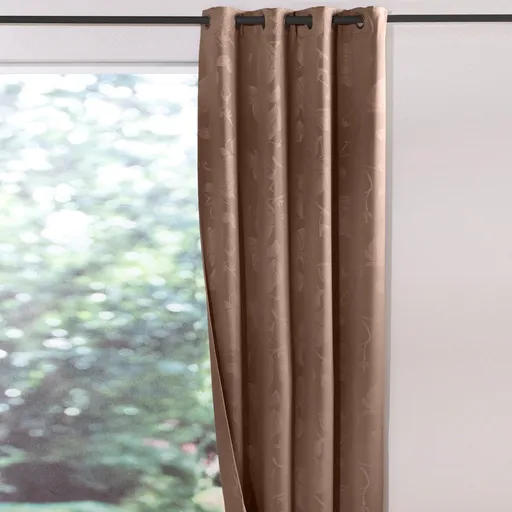 Perdele de tip blackout cu volane și flori