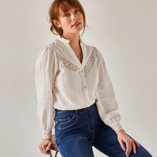 Bluză cu nasturi și macrame