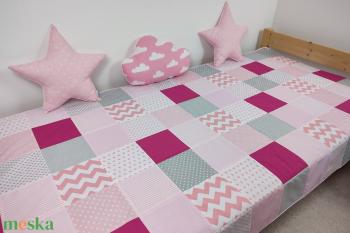 Rózsaszín patchwork ágytakaró